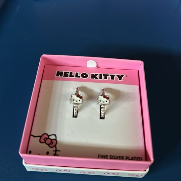 {NIB} HELLO KITTY hoop earrings - Picture 4 of 4